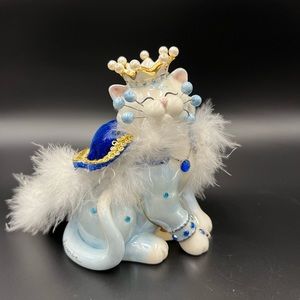 Amy Lacombe Whimsyclay Cat Figurine “The King”